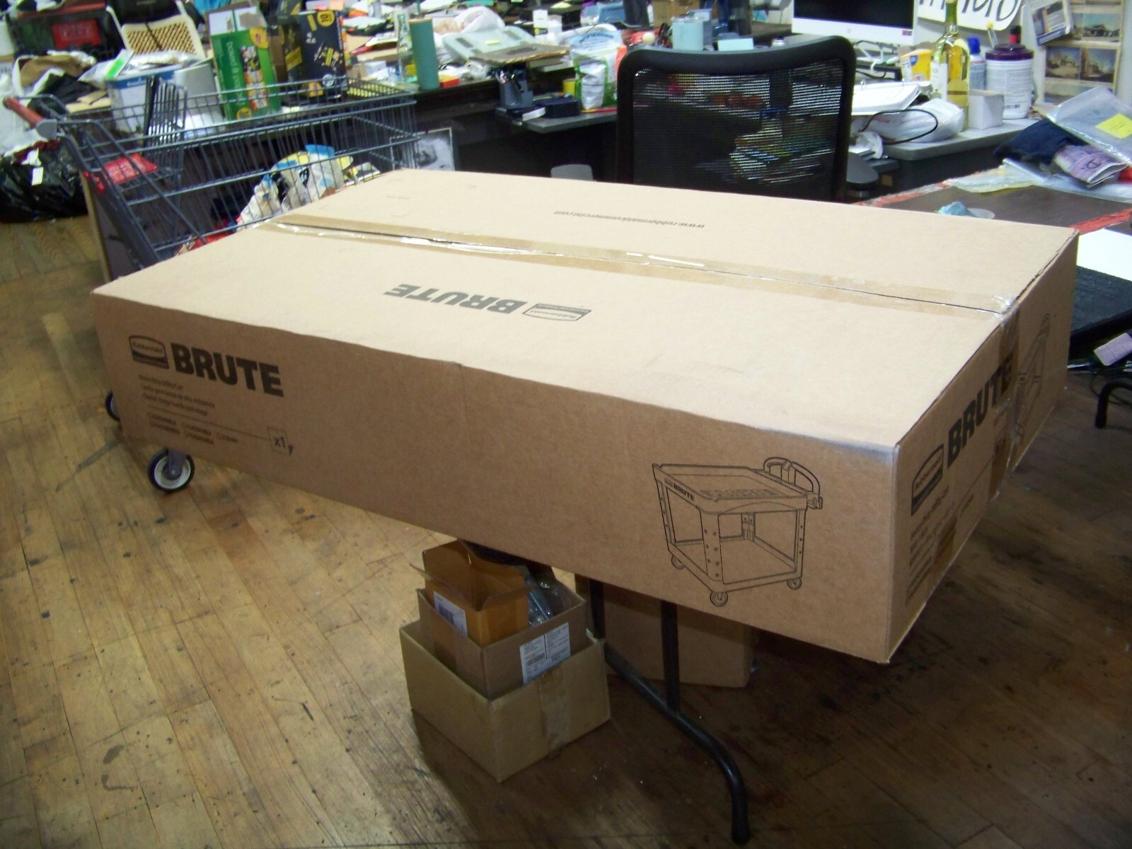 Rubbermaid Brute Heavy-Duty Utility Cart 500 lb. Capacity Black FG452088BLA New