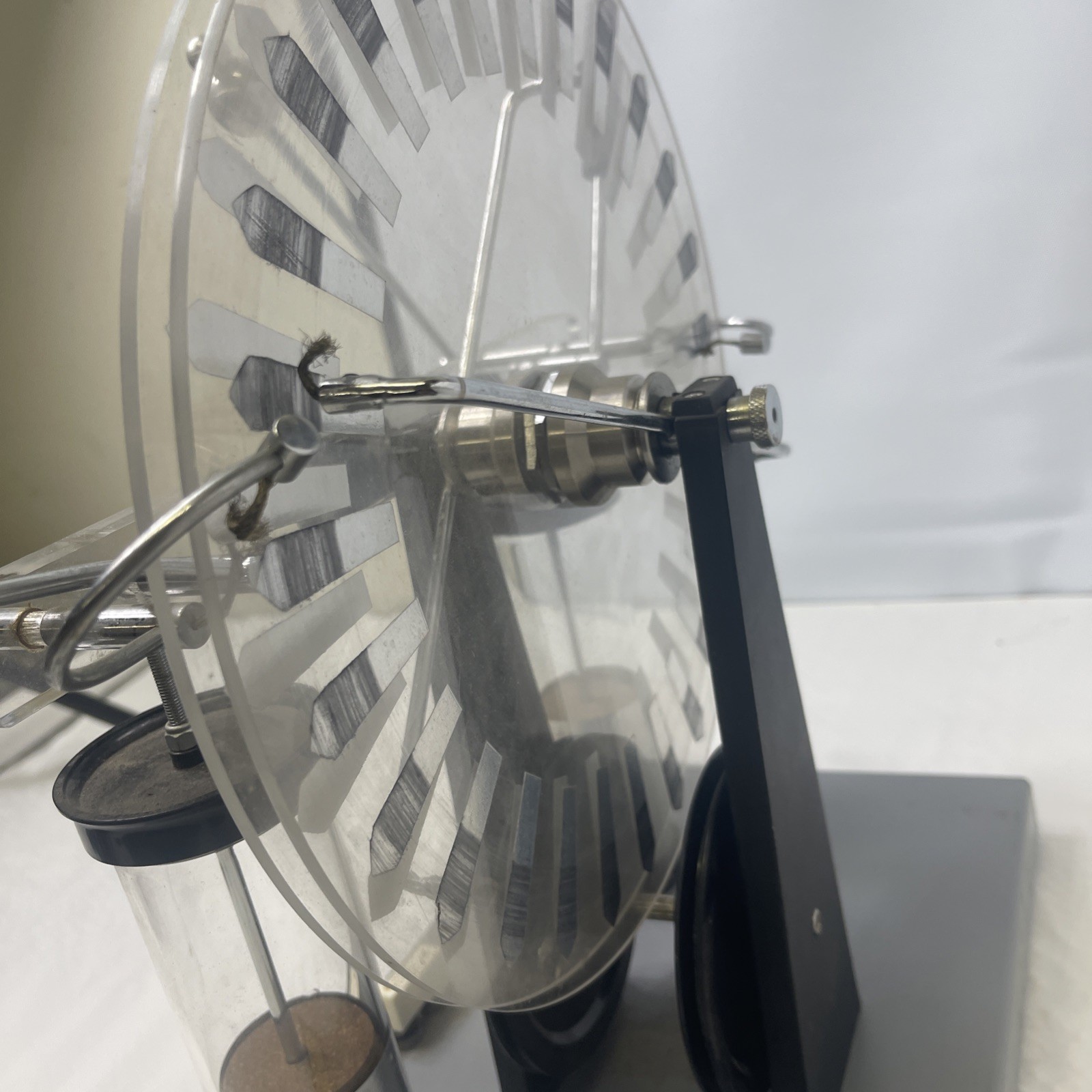Premium Wimshurst Generator – 15″ – Up to 75,000 Volts – Eisco Labs