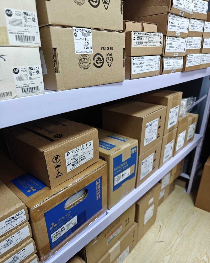 New AB 1764-24BWA SER B MicroLogix1500 24 Point Controller 1764 24BWA US