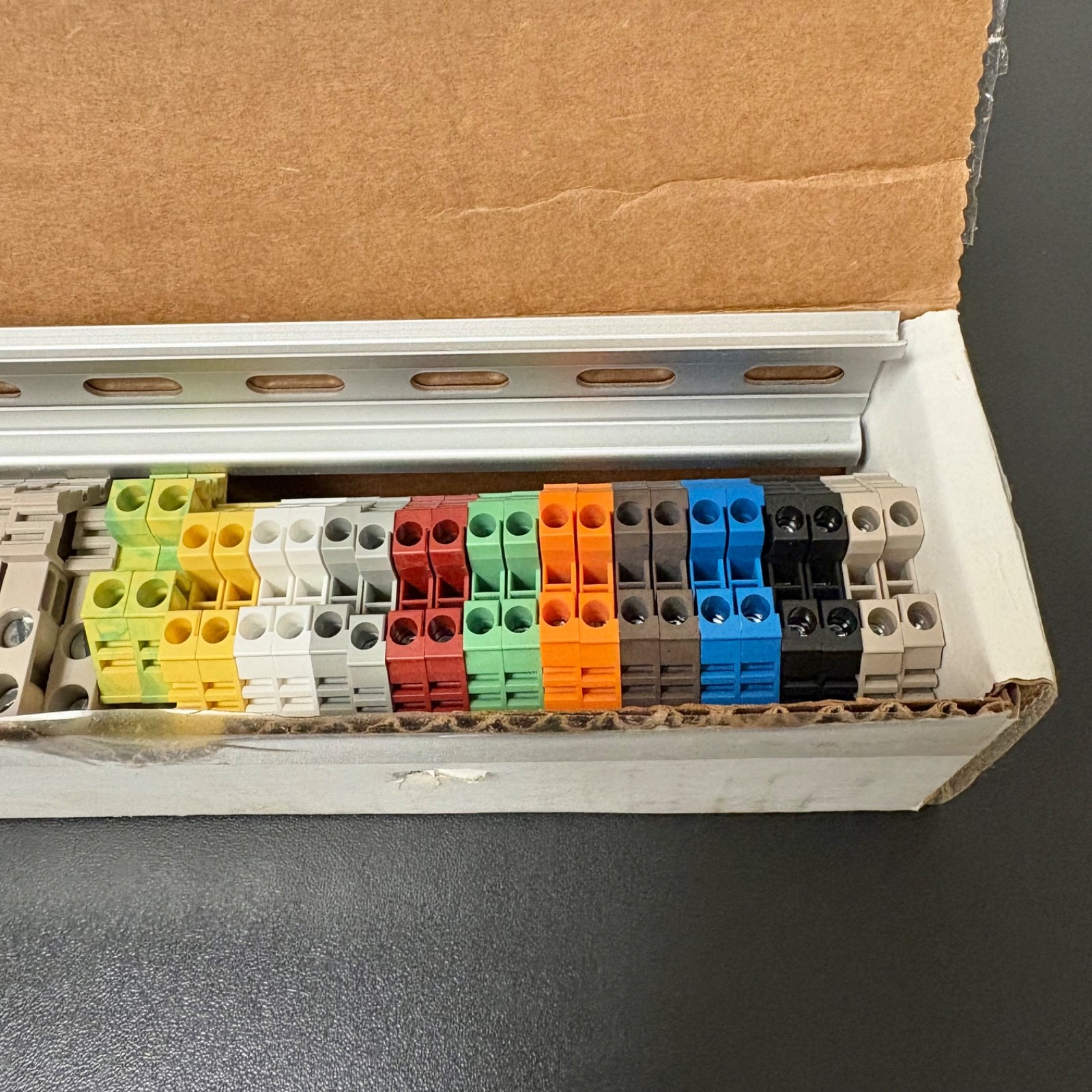 DIN Rail Terminal Block Kit Dinkle DK2.5N 12 AWG 20 AMP 600V (New)
