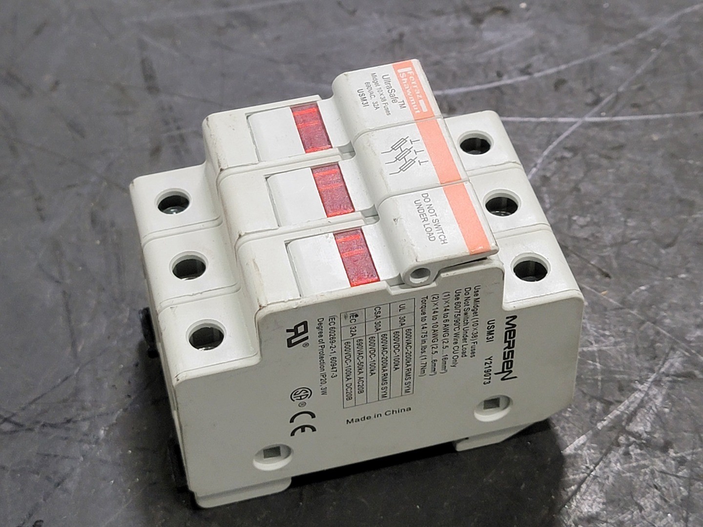 SURPLUS NEW FERRAZ SHAWMUT Y219073 32 Amp 3 Pole Fuse Holder