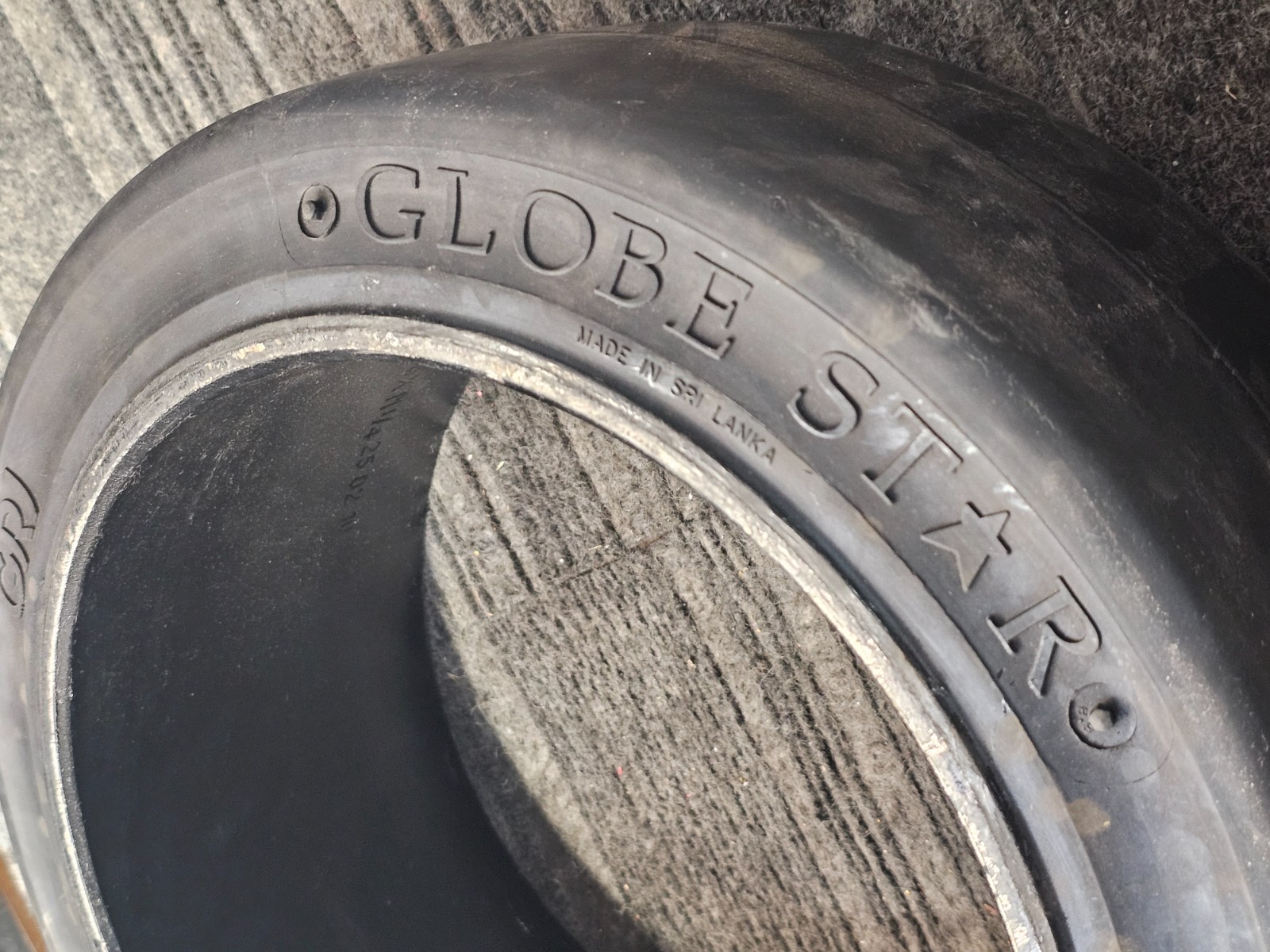 (QTY 1 Globe Star A250601898 Solid Smooth Press-On Forklift Tire 16-1/4x6x11-1/4