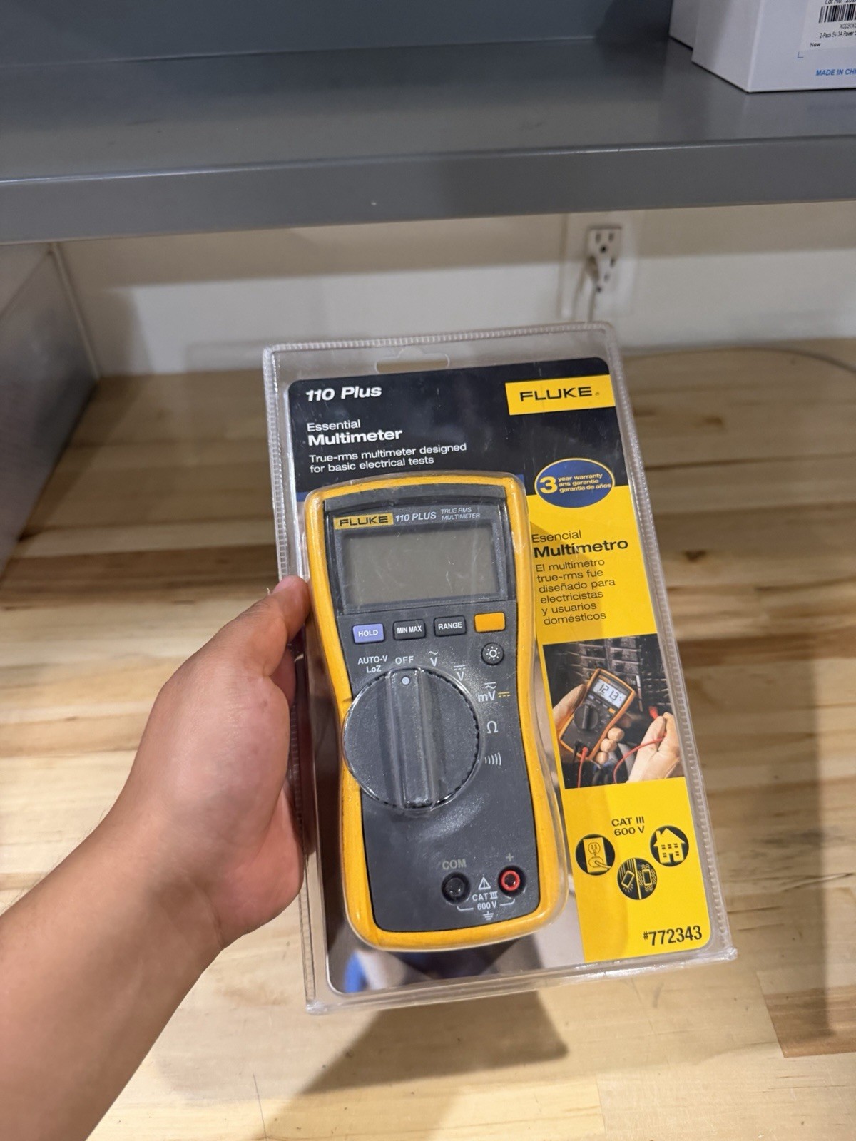 FLUKE 110 PLUS ESSENTIAL MULTIMETER W/ LEADS SHIPS FAST