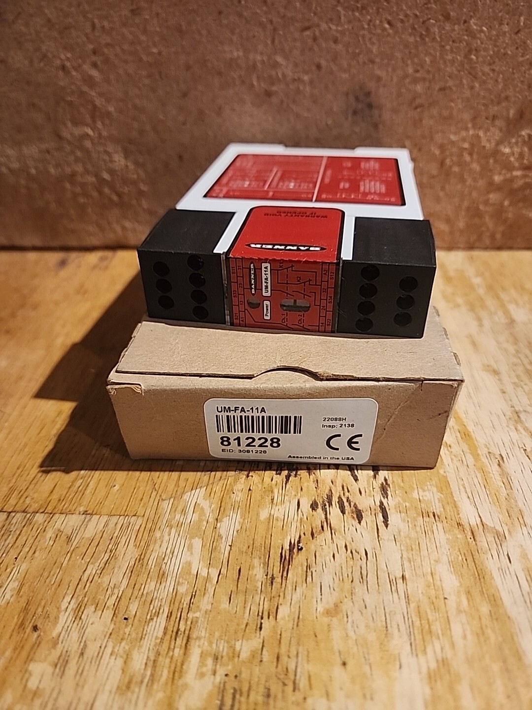 New Banner UM-FA-11A Universal Input Safety Relay Module, Ships From U.S.A