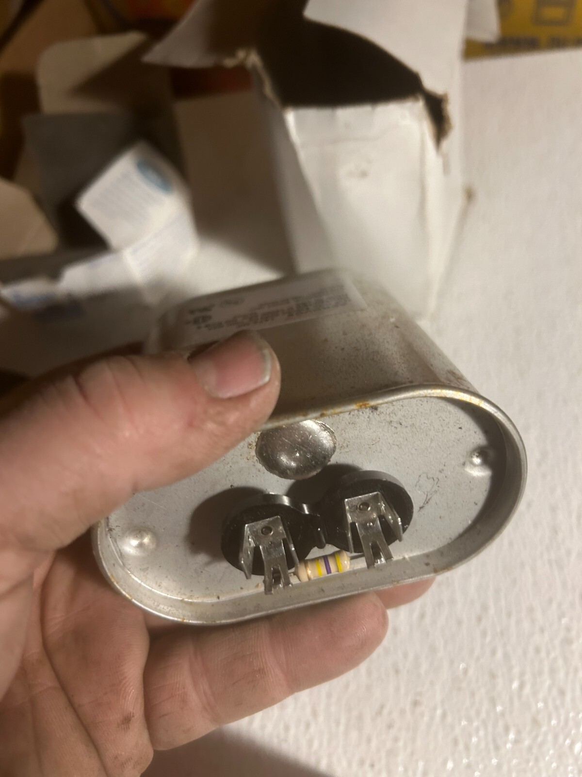 Universal Ballast Capacitor (07839) 32.0 MFD – 525V – 90C