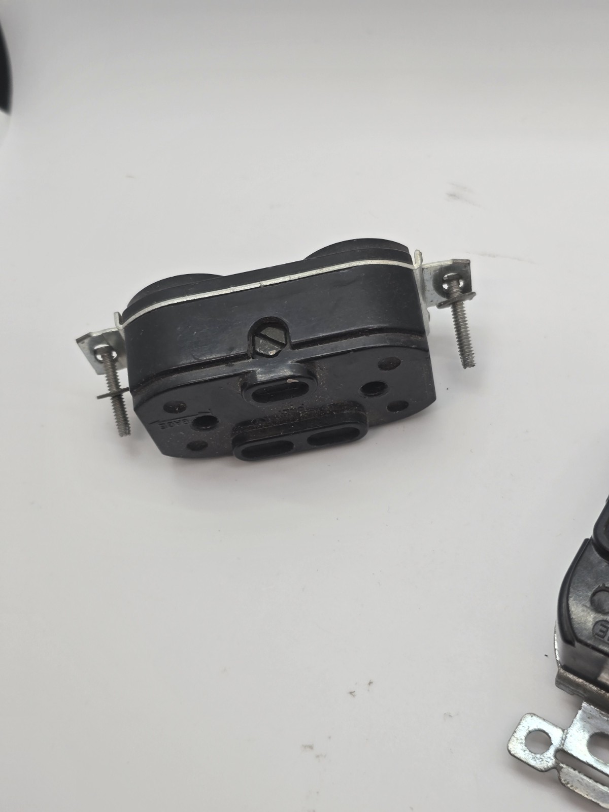 BRYANT 4700 Locking Nema L5-15 Duplex Receptale Black Back Wired 15A 125V 2pk