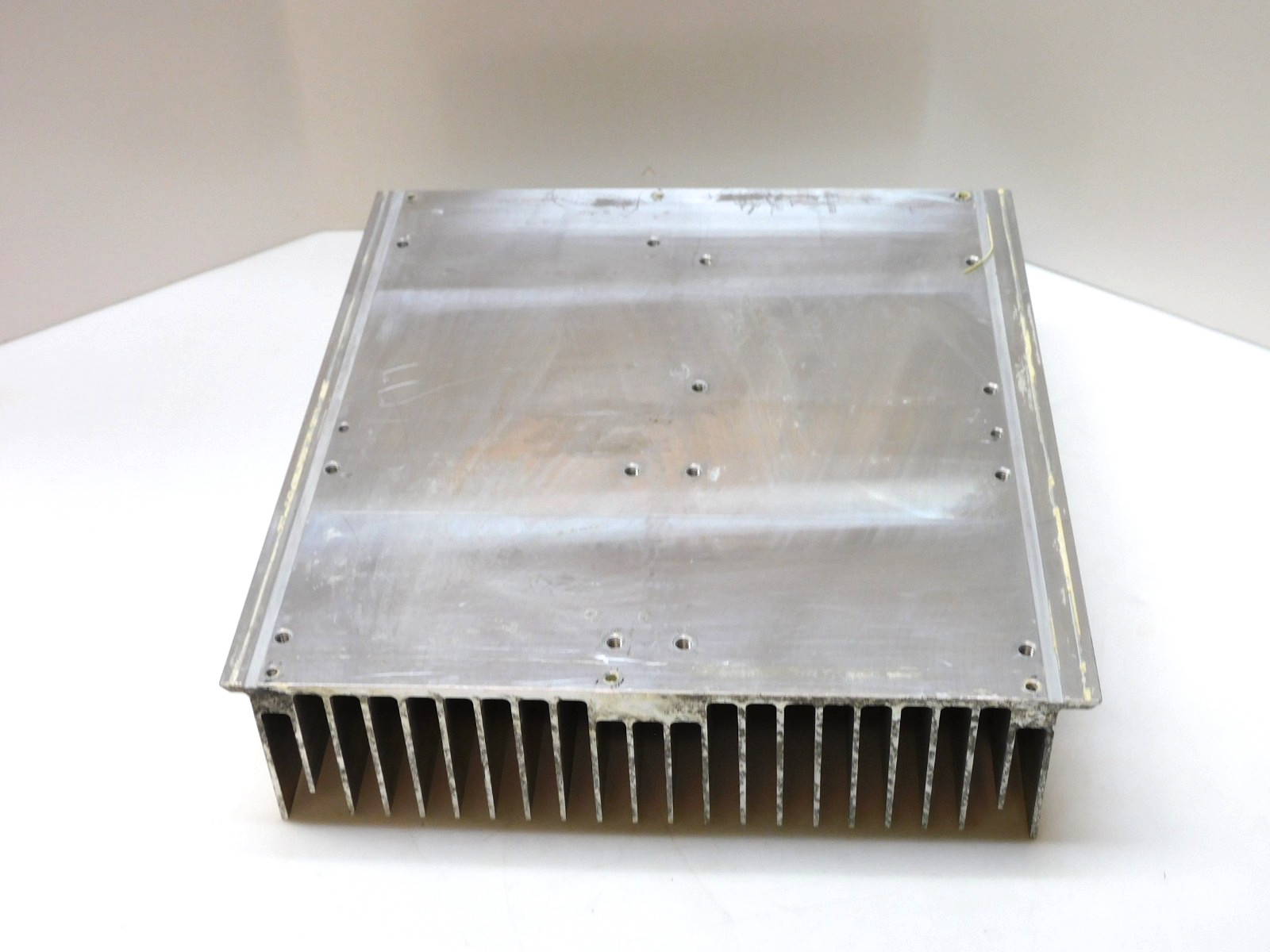 NO NAME ALUMINUM HEAT SINK SYNC 10-1/4″ x 9-1/2″ x 2-3/8″