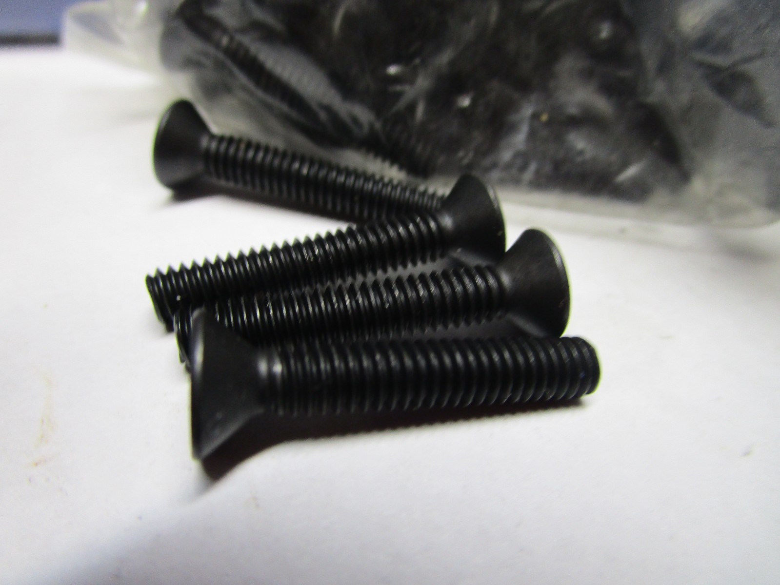#8-32 x 1″ L 5/64″ Hex ASTM F835 Bl Oxide Flat Head Socket Cap Screw QTY 100