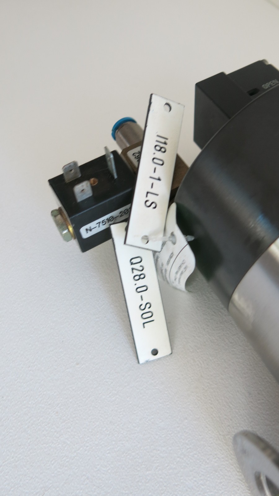 VAT 26334-KE41-AEW1/0006 Valve