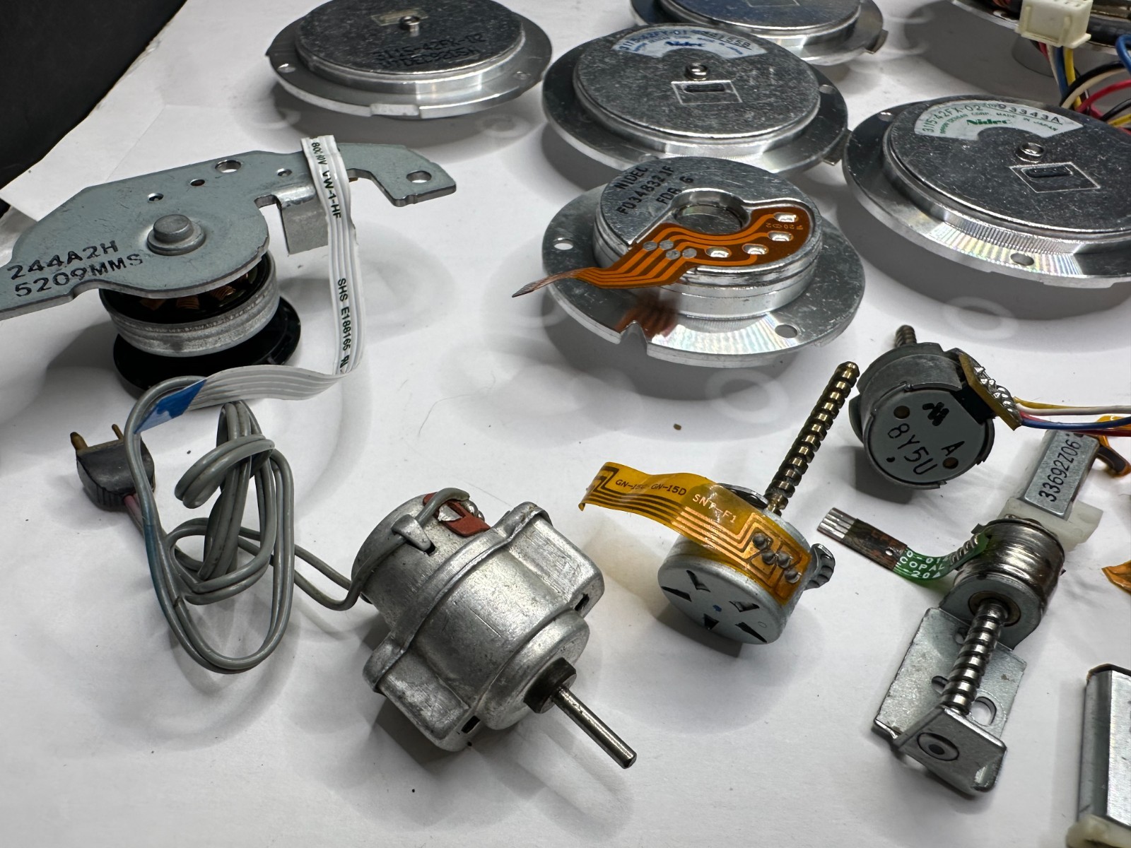 LOT OF 28 VINTAGE ELECTRIC MOTORS, VARIOUS SIZES – HOBBY ROBOTIC PROJECT PCS