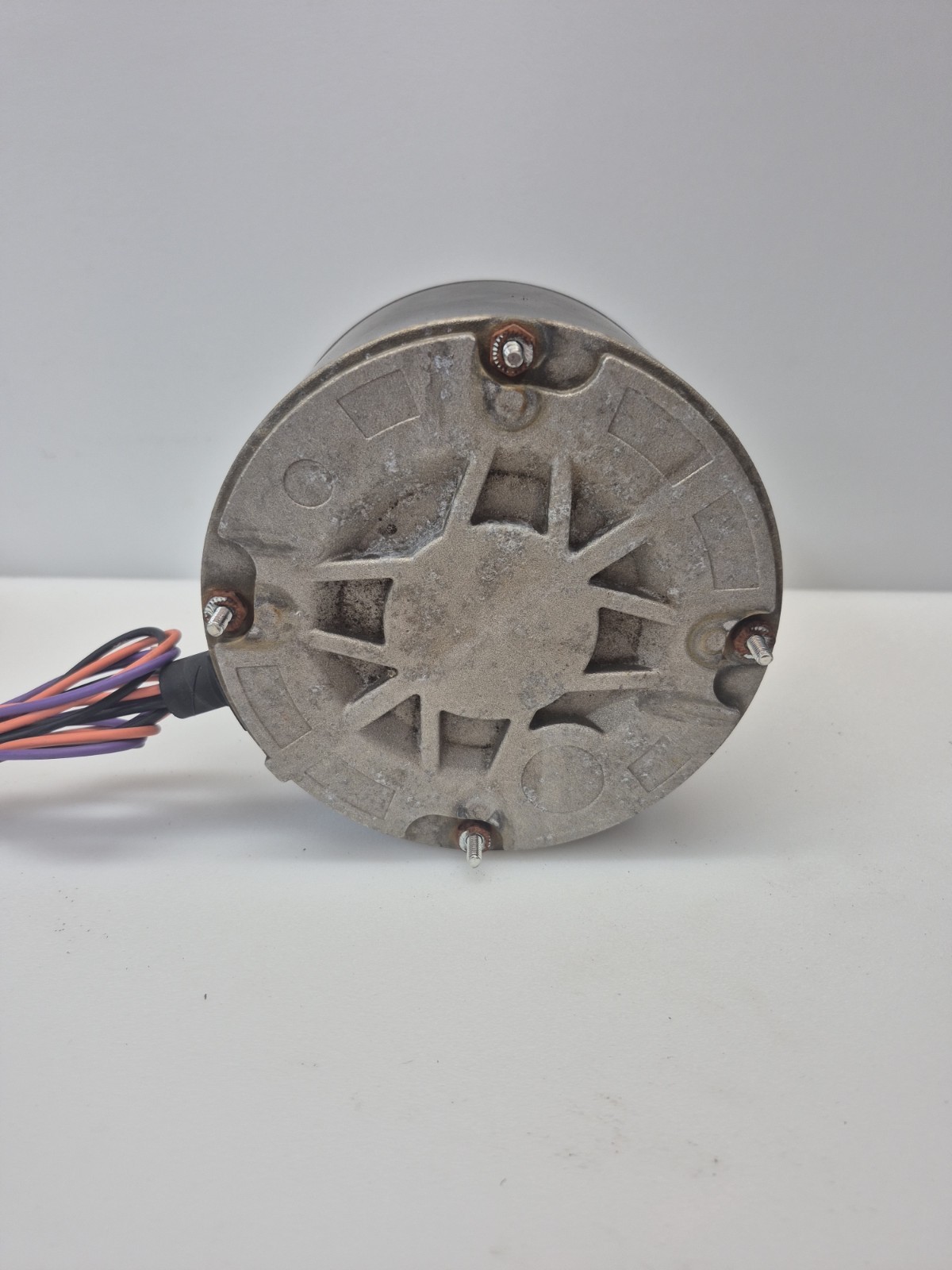 InterLink YSLB-130-8-B003(AL) Condenser Motor 100483-42 1/6HP 825 RPM 230V used