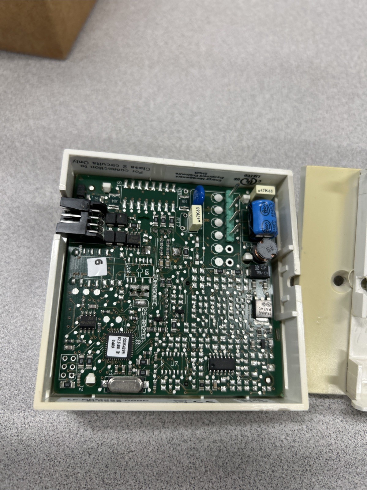 Johnson Controls Lp-nem052-000c