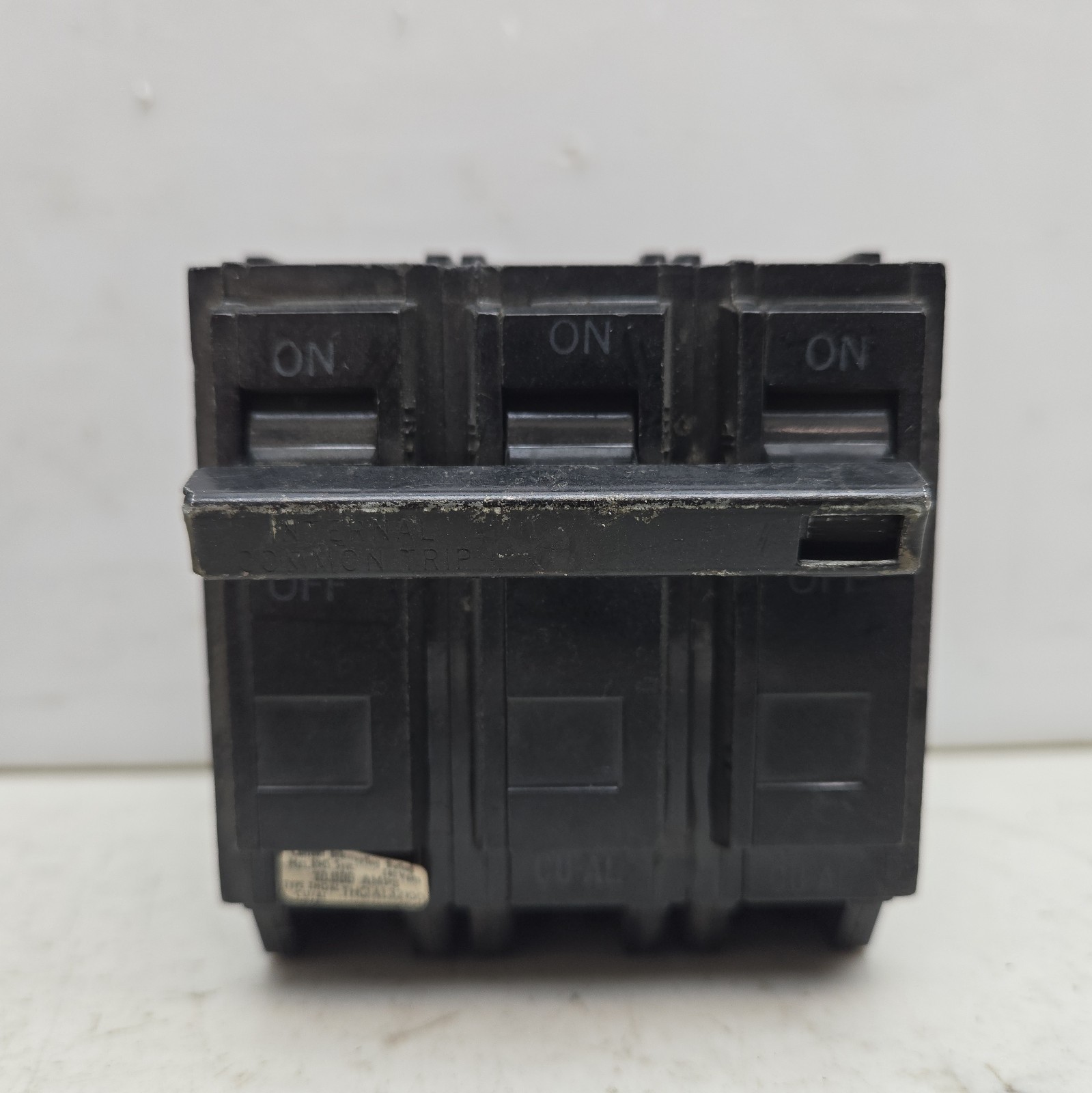 Mixed Lot of 3 Pole Circuit Breakers 100A 60A 30A Square D Ge See Pictures