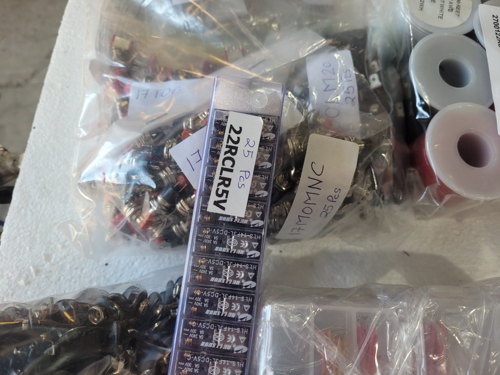 Electronix Express Studint Kit Wire Breadboard Batteries LED Timer Terminal Bloc