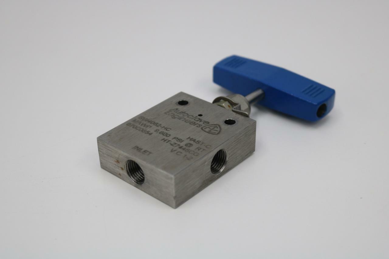 Autoclave Engineers SW4082 HC Two Way Angle Valve Hastelloy