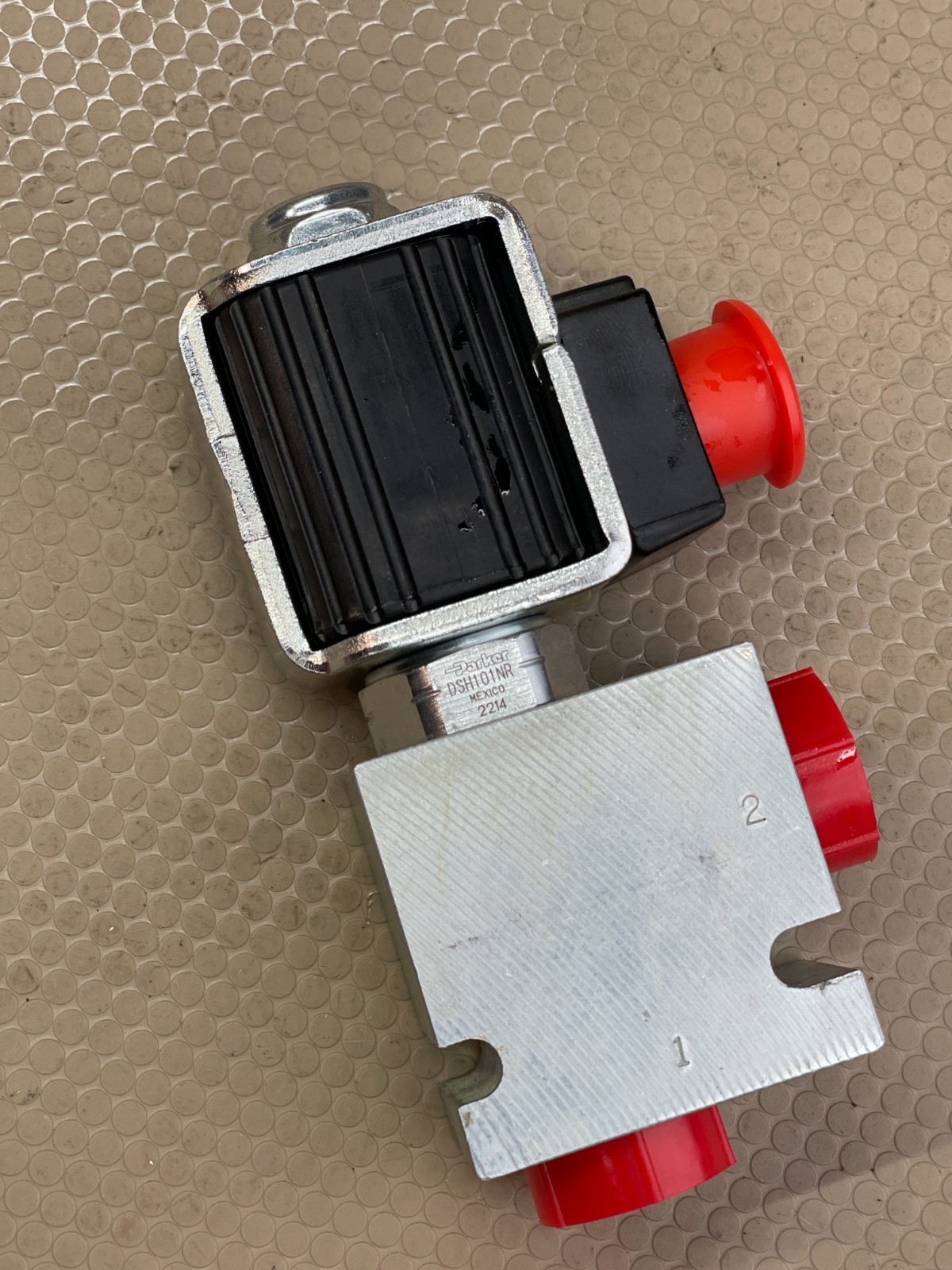 Parker DSH101NR Solenoid Valve 24V DC 2-Way NC with B10-2-8T Manifold Block