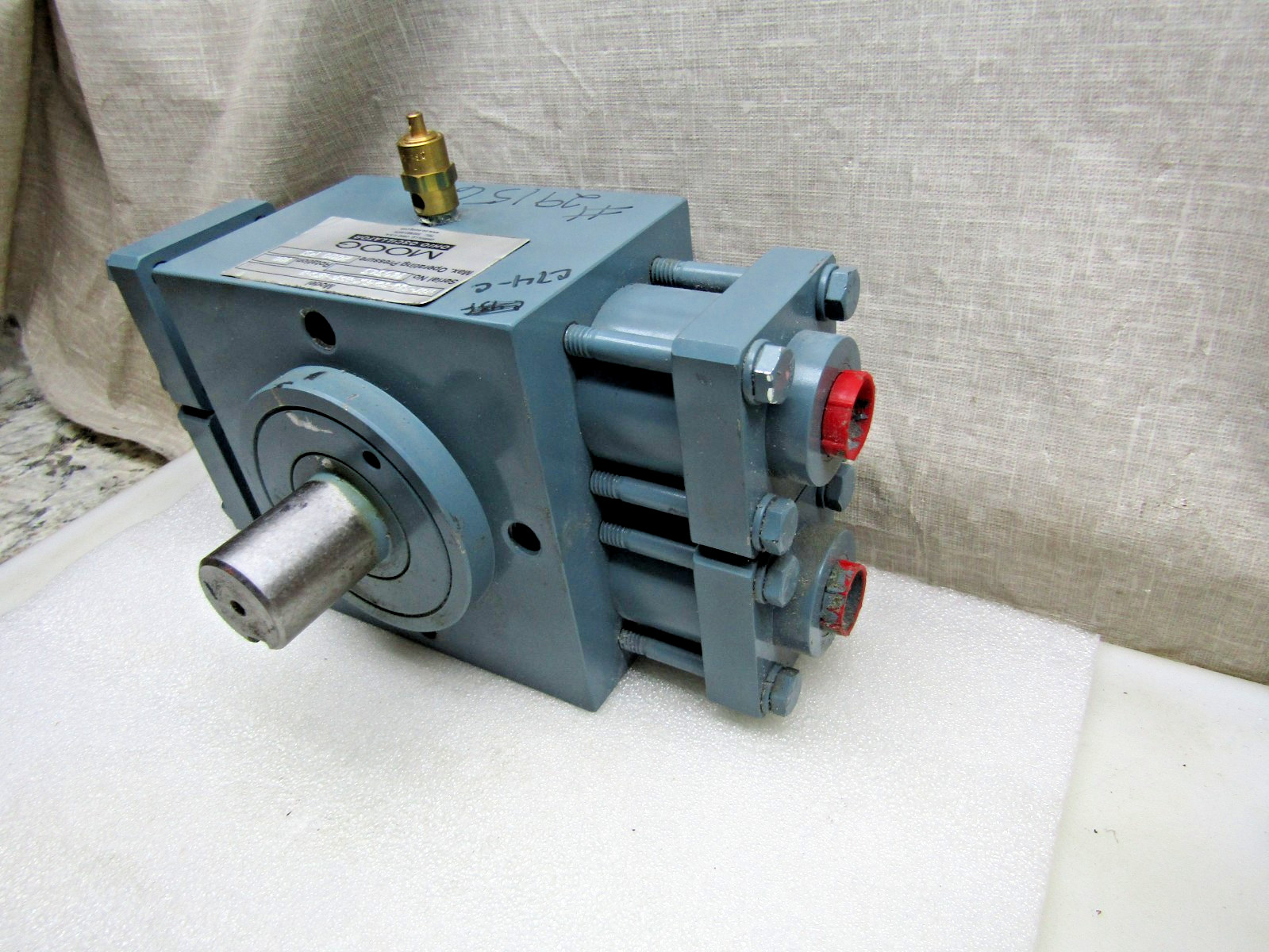 MOOG H37-100-00-ESX-MS14-RKS-N Hydraulic Rotary Actuator Ohio Oscillator 100 Deg