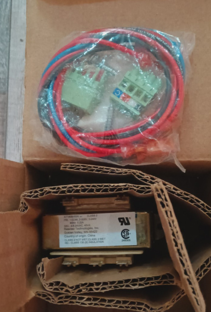 Honeywell AT140B1024 Transformer 1-COM 2-208V 3-240V 60Hz 0.22A 1755 OEM NEW