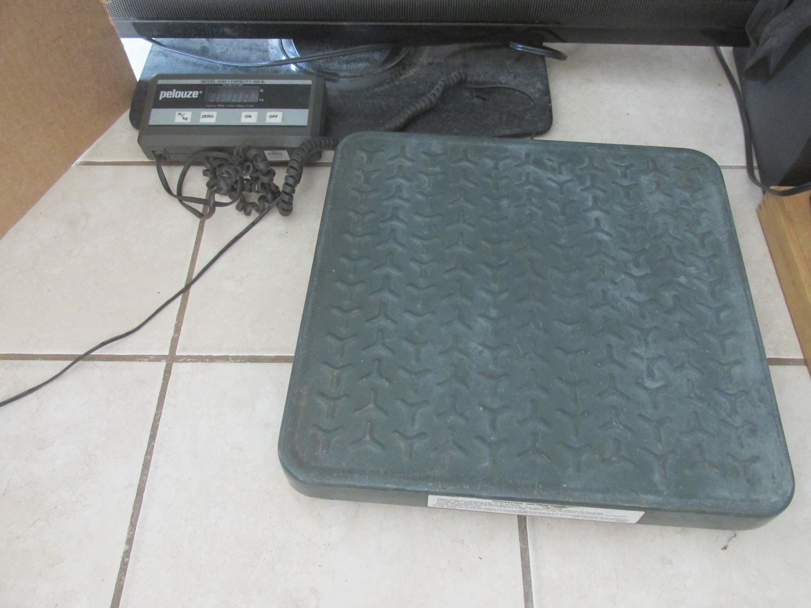 Pelouze 4040 Digital Shipping Scale, 400lb x 0.5lb / 180kg x 0.2kg Capacity