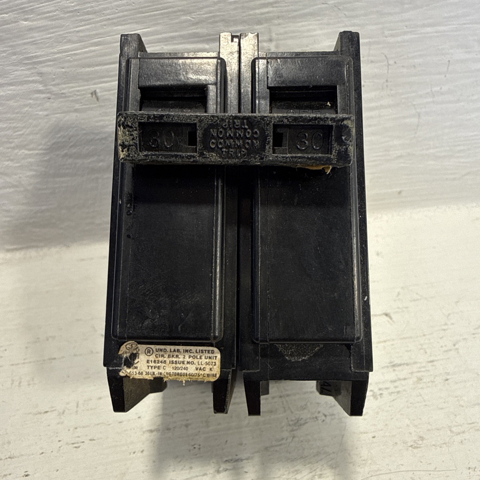 GTE Sylvania C230 30 Amp 2 Pole Circuit Breaker Type C 120/240V 30A 2P Plug In