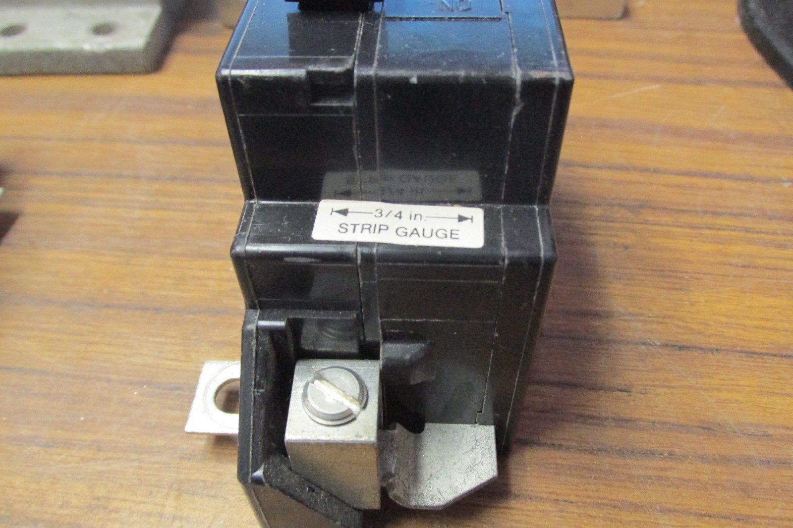Square D 100A, 2P, 240V Circuit Breaker Cat# QOM100VH QOM100VH8106 … L-45