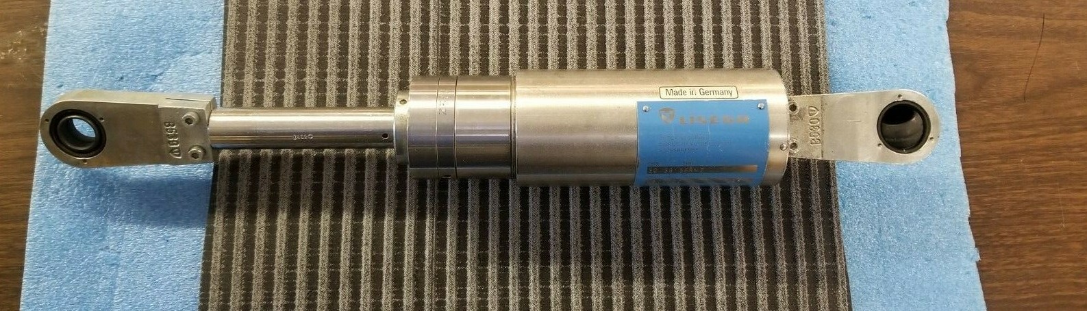 Lisega 30 38 56RM2 Hydraulic Snubber 1800psi 4in