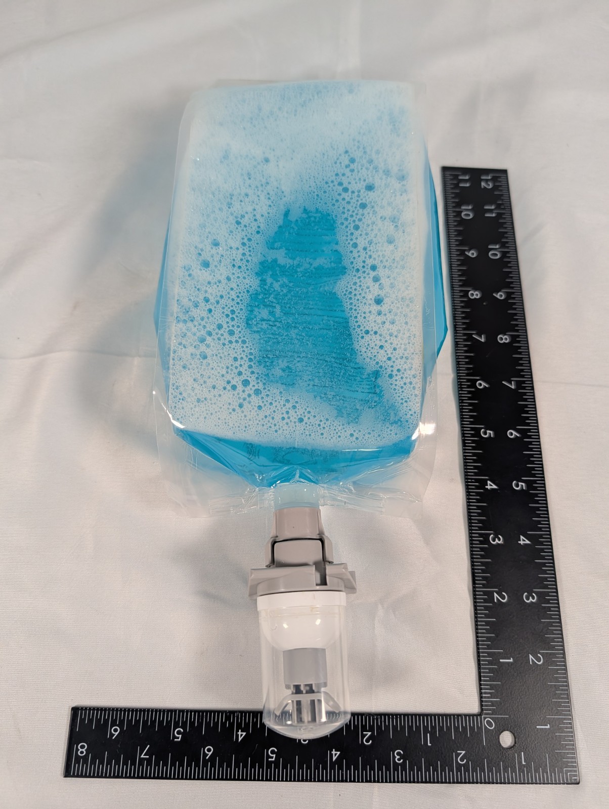 Rubbermaid AutoFoam 1100ml Enriched Foam Lotion Soap Refill FG750112 One Pouch