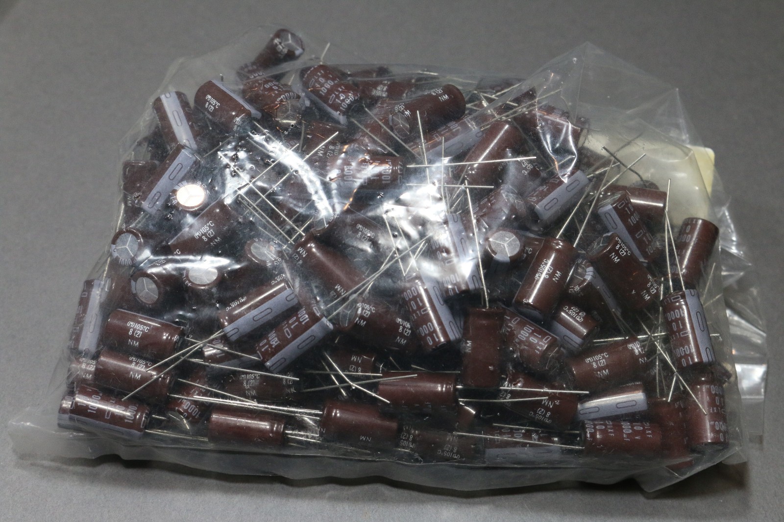 200pc Nippon Chemi-Con LXF10VB1000M 1000uF 10V 105C Radial Electrolytic NOS NCC