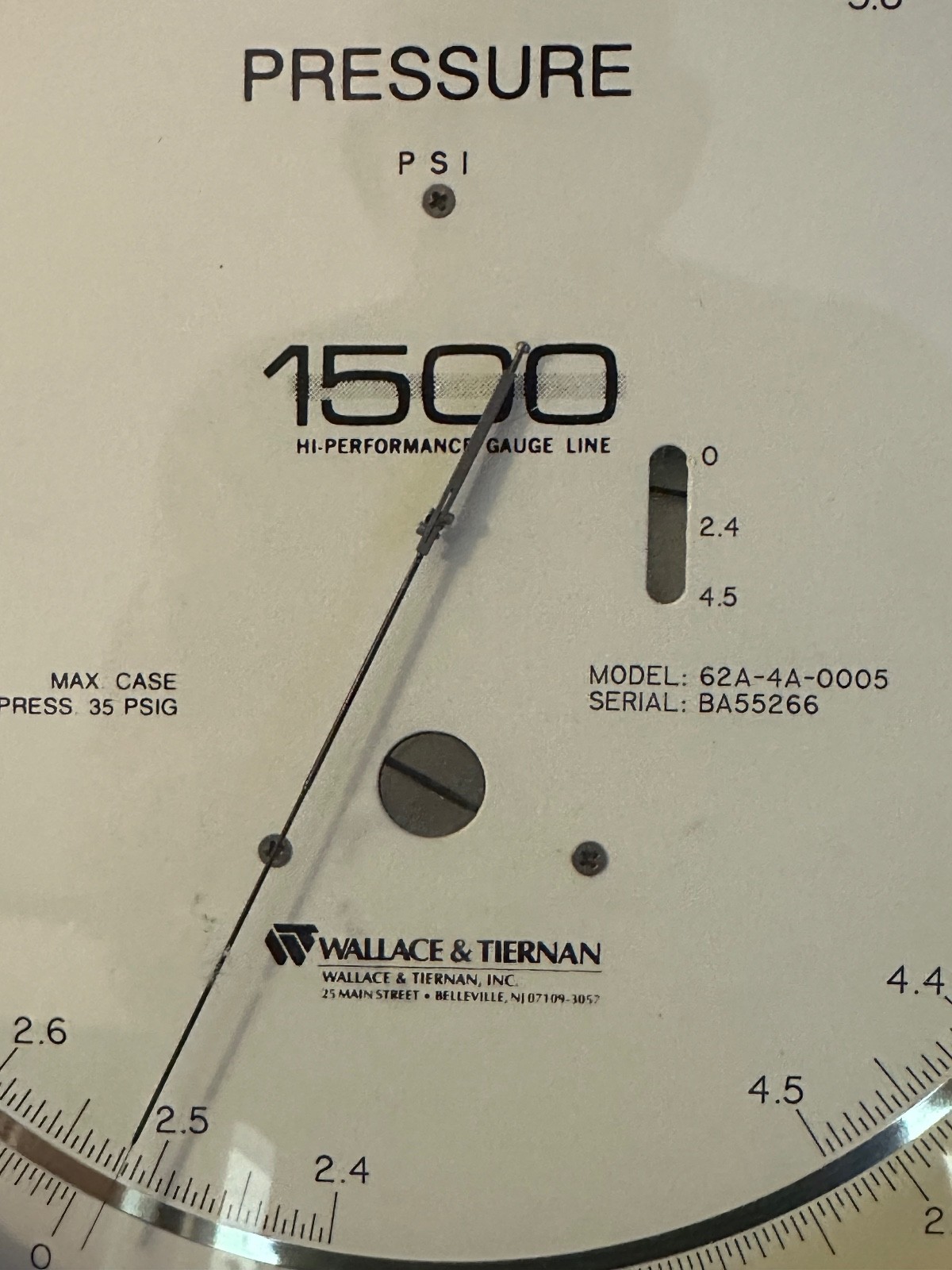 Wallace & Tiernan Model 62A-4A-0005 Pressure Gauge in Hard Case