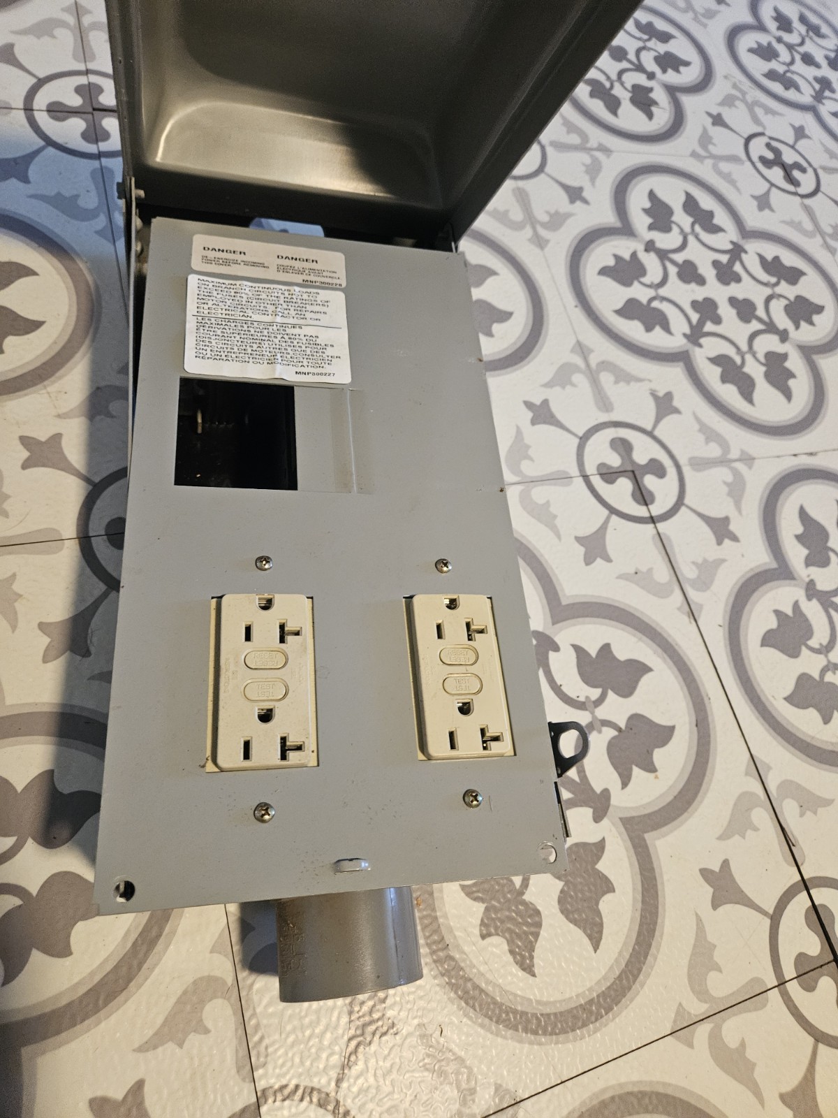 Midwest 120/240 Volts 70 Amps Outdoor Power Outlet