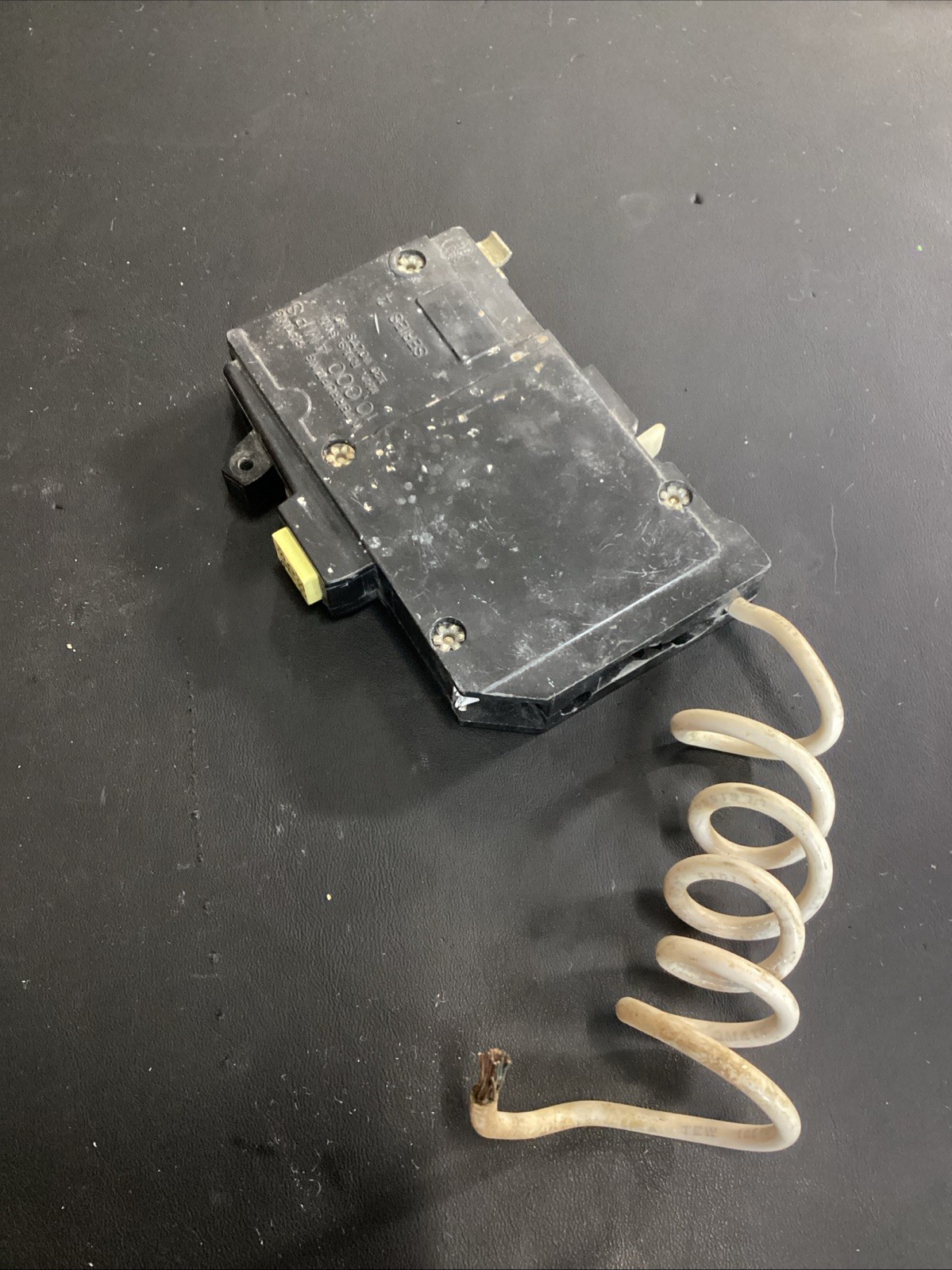 Square D QO120GFI 20A 1-Pole GFCI Circuit Breaker 120V USED (Broken Clip)