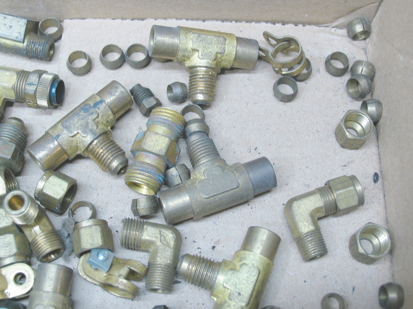 5 lbs of Brass Pneumatic Fittings + connectors