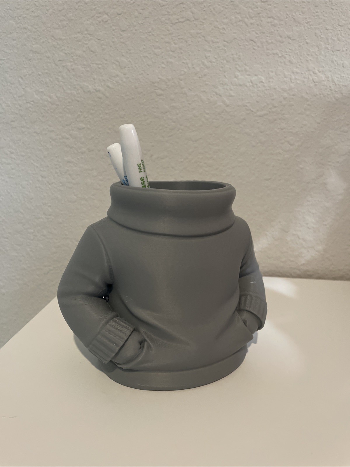 Pen stand, comb, pencil stand, brush stand, gray sweater