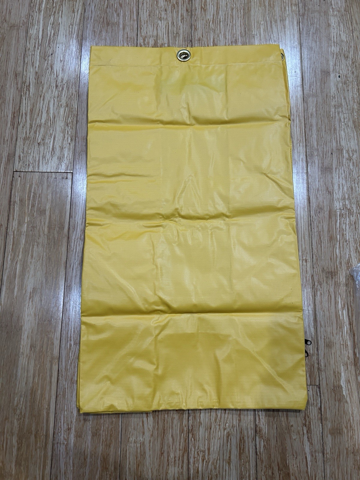 Rubbermaid 1966719 Vinyl Replacement Bag – Yellow Open Box Never Used Fast Ship