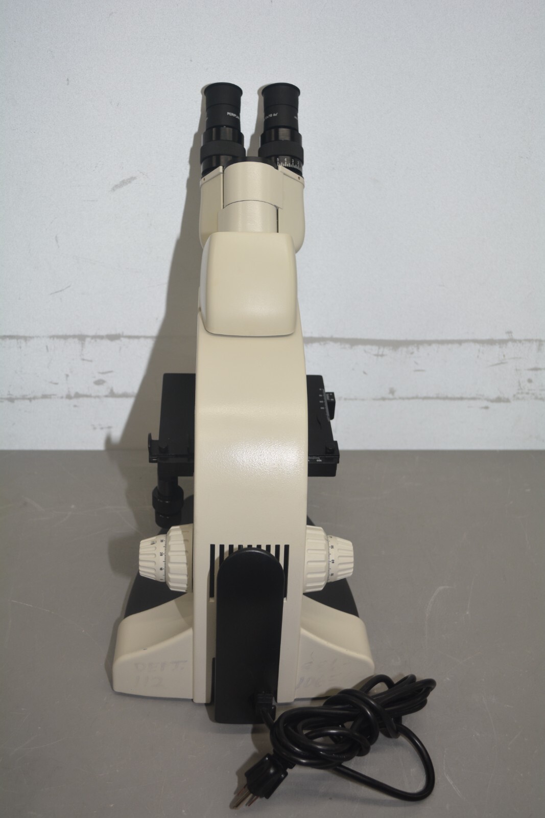 ^ Leica DME Upright Compound Microscope w/ 4x 10x 40x 100x Objectives #X1104