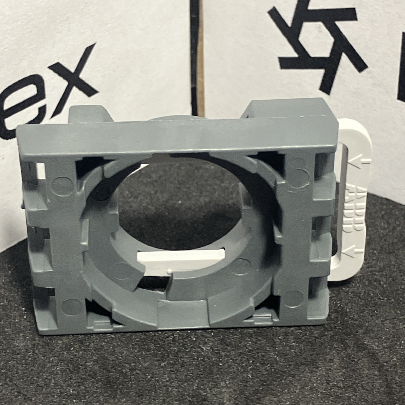NEW ABB MCBH-00 Contact Block Holder, Front Mount, 1SFA611605R1100 Bag of QTY 10