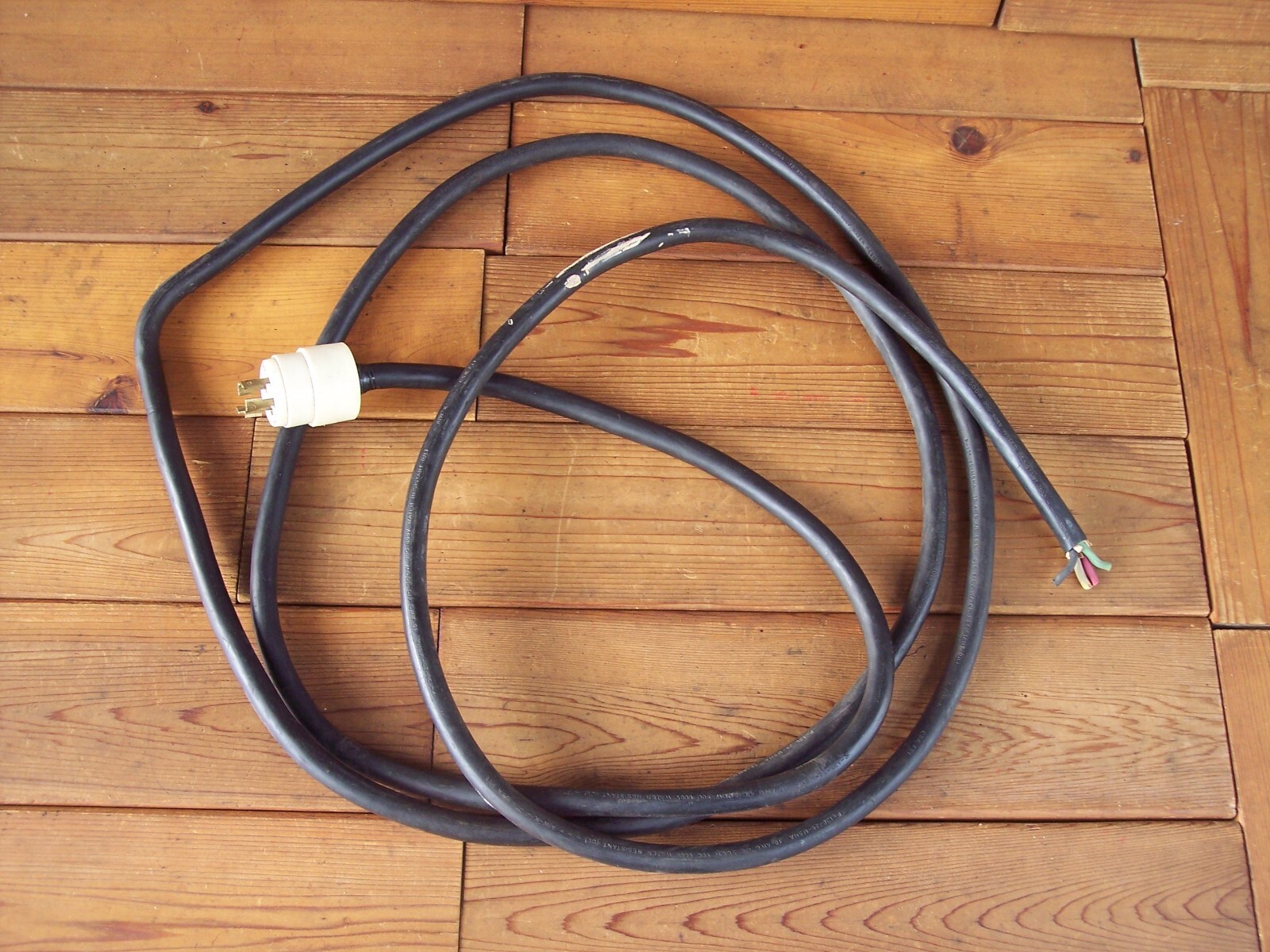 MALE NEMA L14-20 Cord END 4-PRONG TWIST LOCK – 16 ft CORD, 20A 125/250V 10 AWG