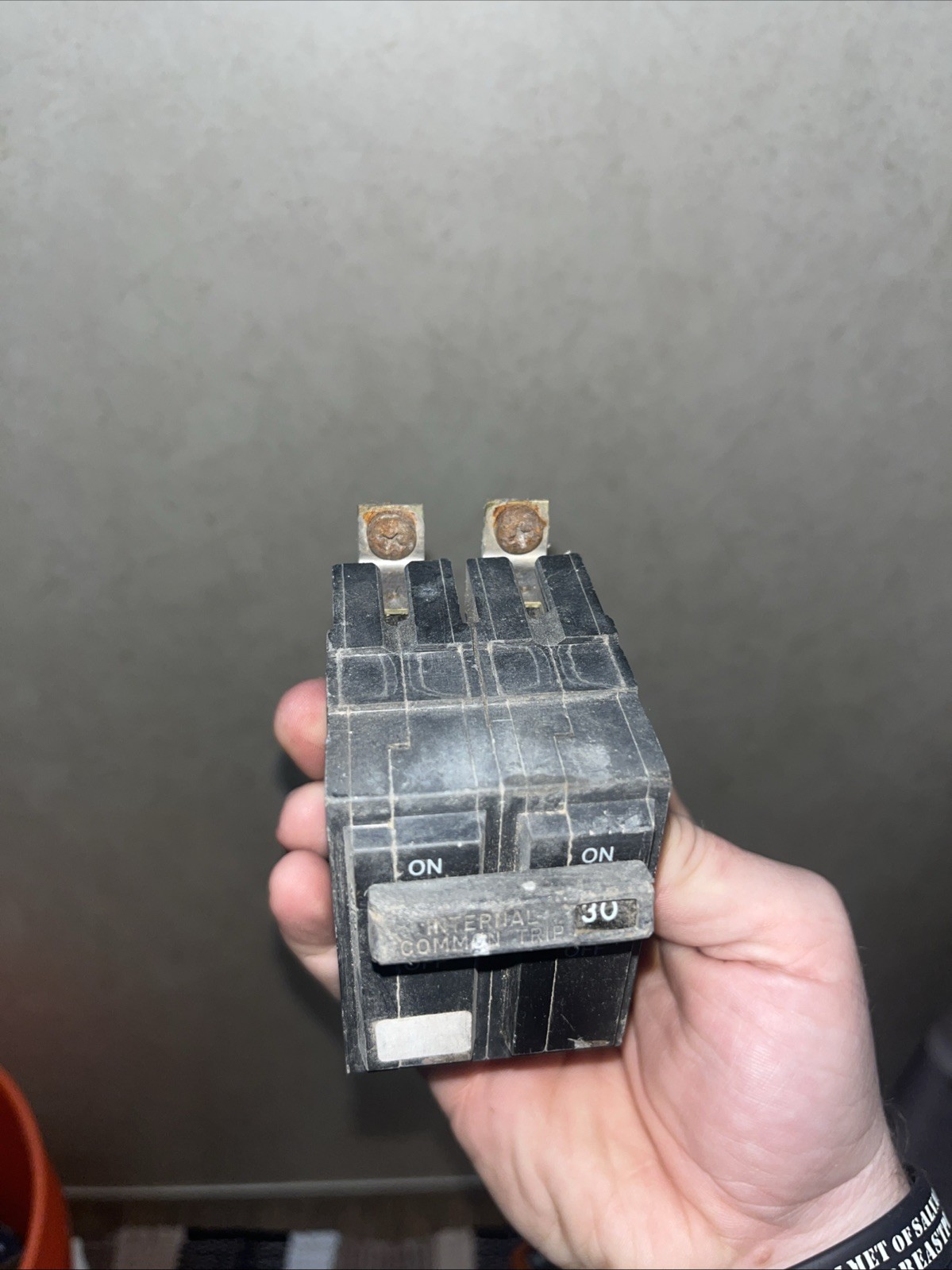 GE THQB2130 30 Amp 120/240 VAC 2 Pole Type THQB Bolt-On Circuit Breaker (A)