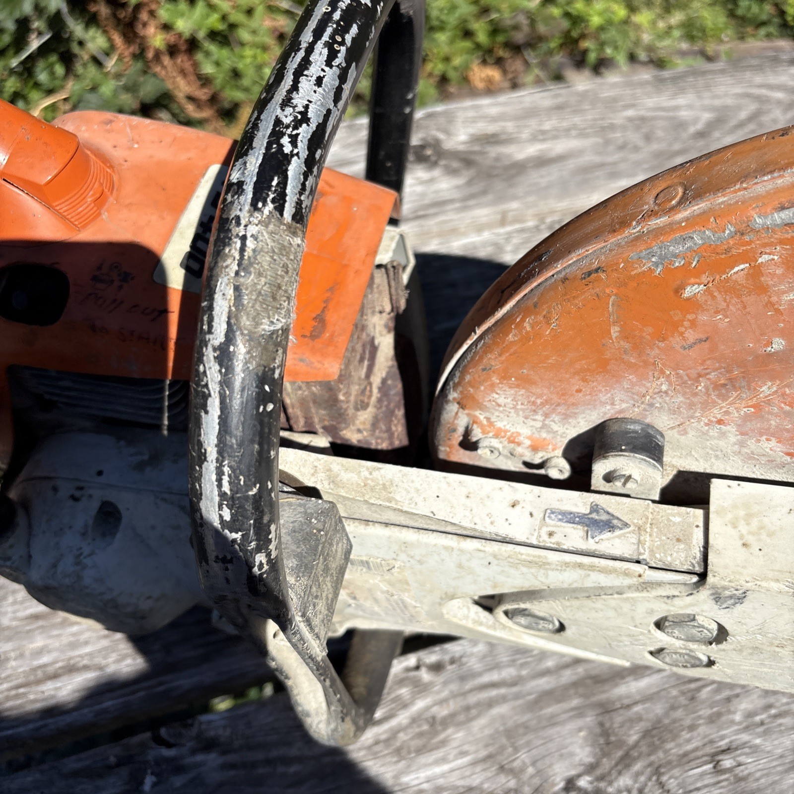 STIHL TS 400 Gasoline Handheld Cut-Off Concrete Saw, 14 in Max Blade Works Well