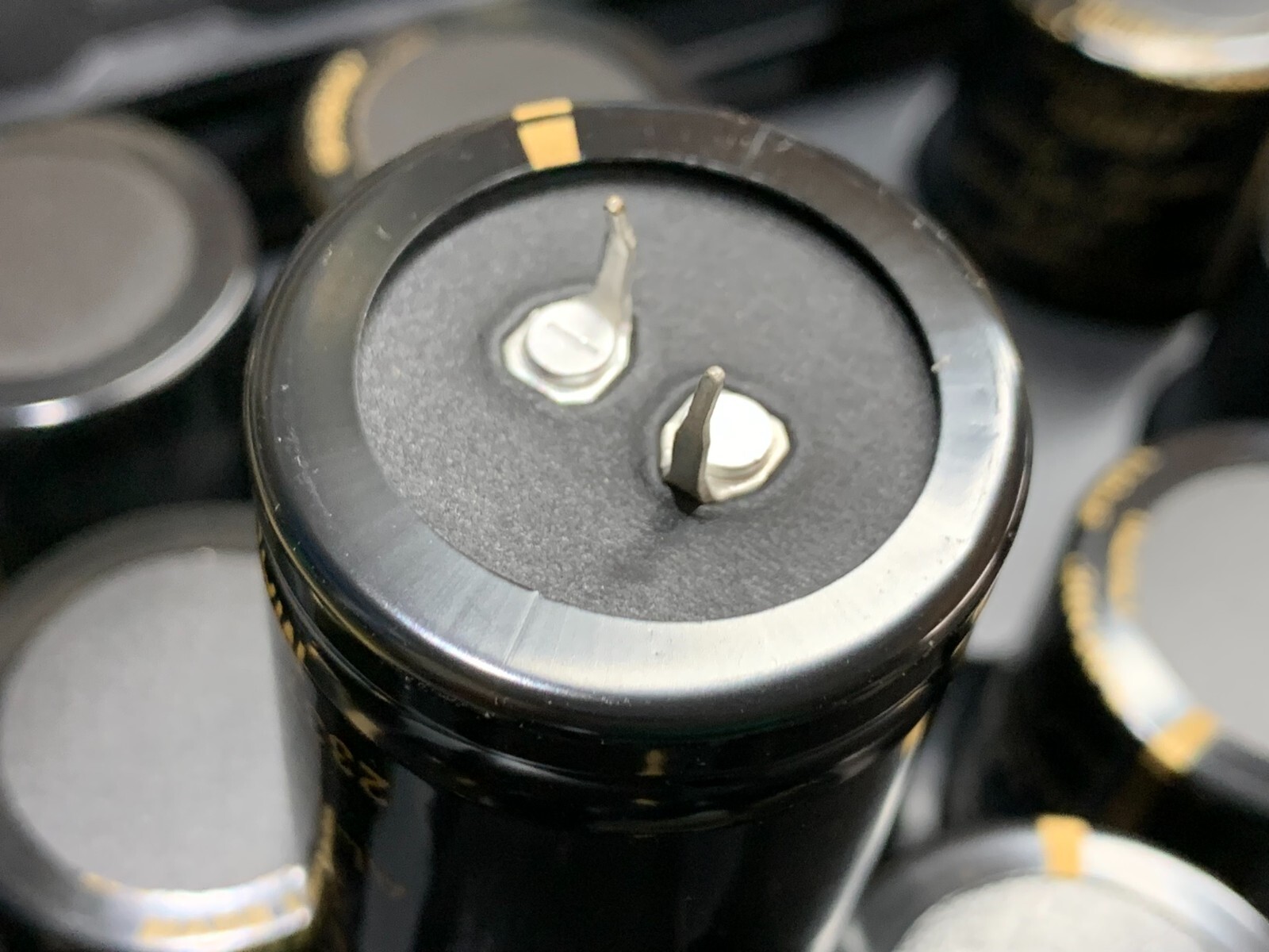 QTY-1 Kemet Aluminum Electrolytic Capacitor Radial Snap In 330uF 500V 20% 85°C