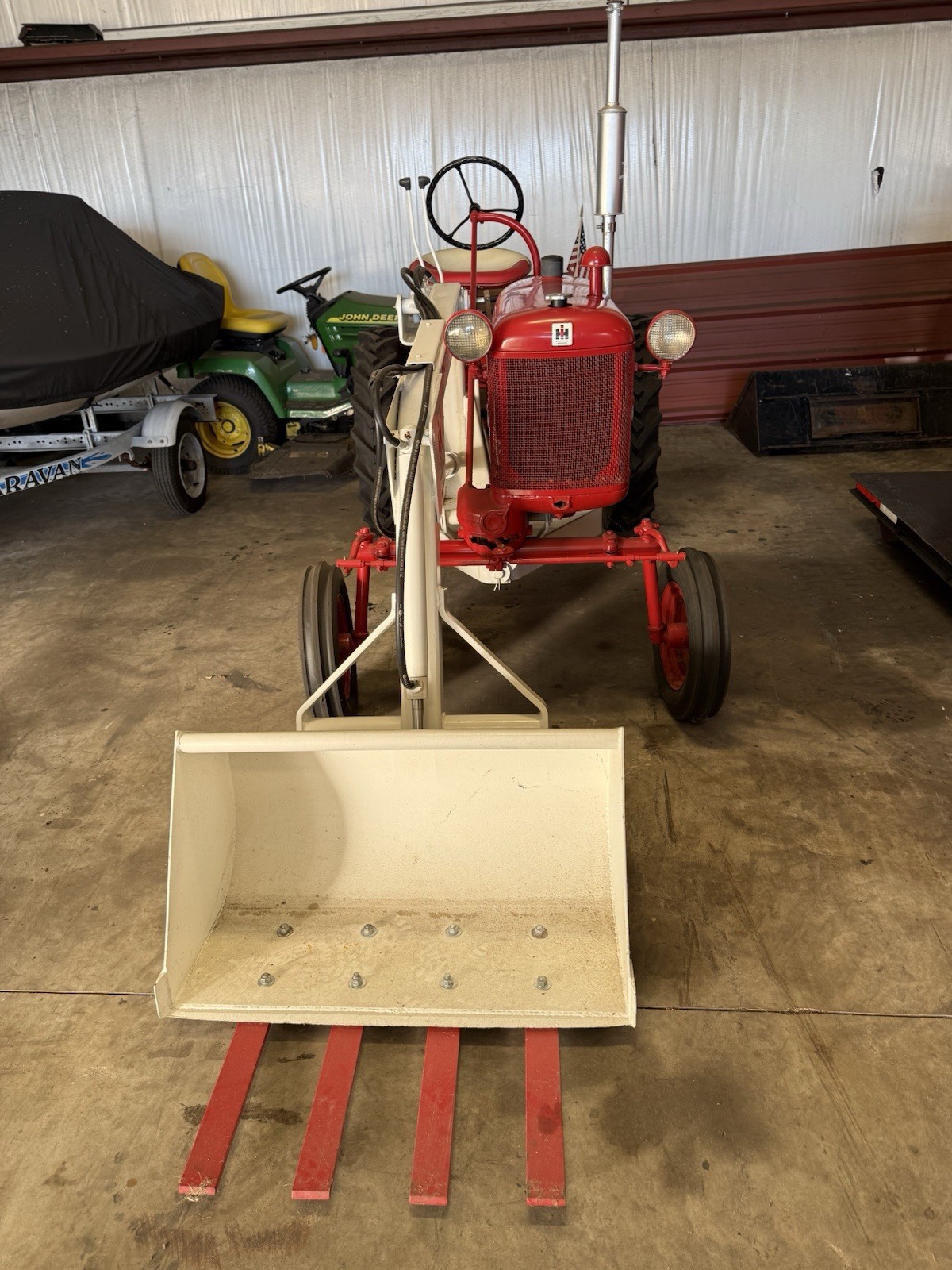 1947 International 1000 Loader IH club Vintage Tractor Rare Bucket Restored A++