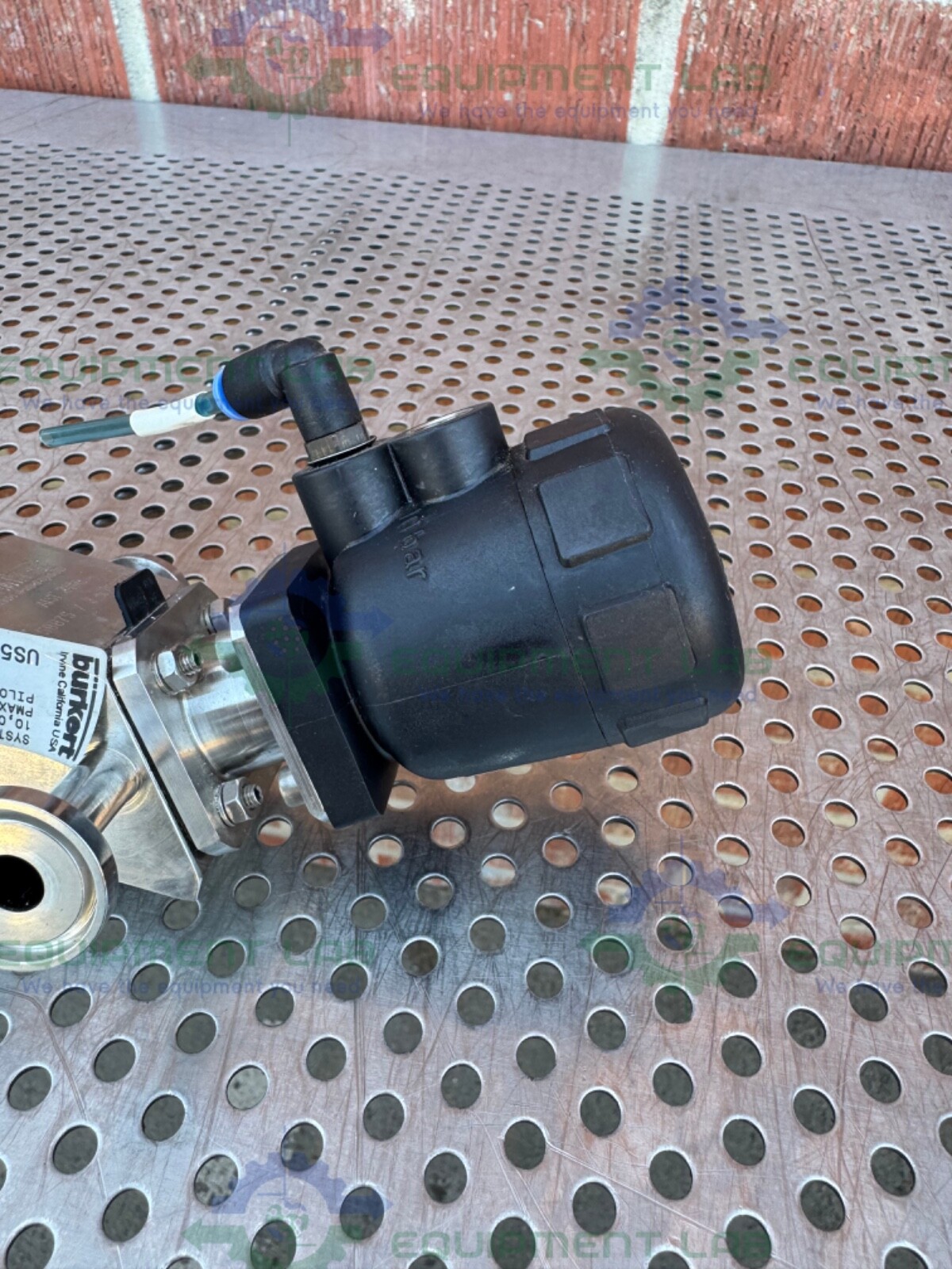 2 Burkert 2031 A 8.0 00 00 0000 3-Way Pneumatic Solenoid Valve