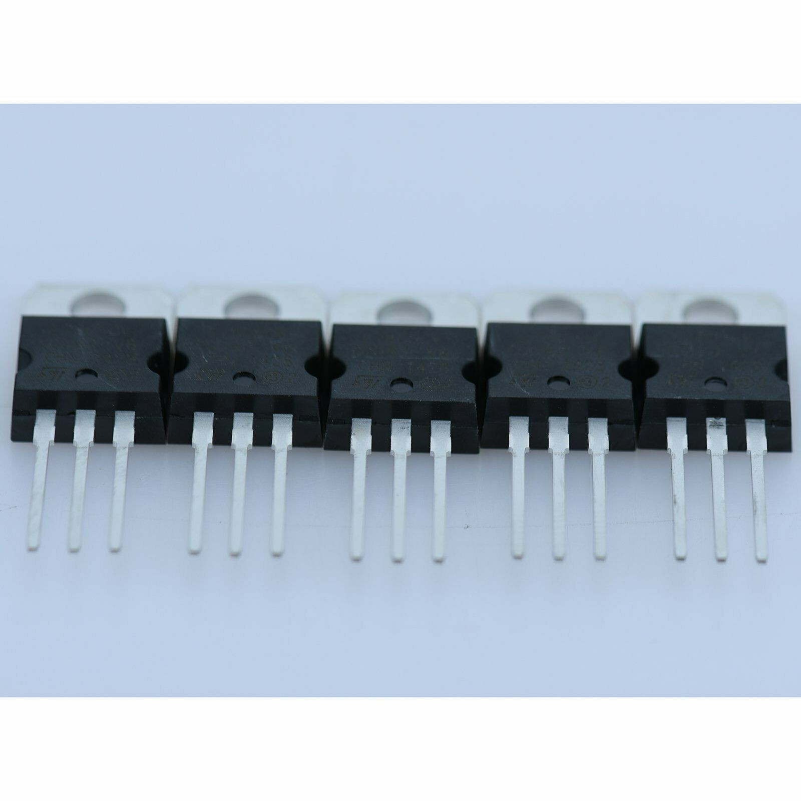 10pcs New L7805CV L7805 LM7805 ST TO-220 Voltage Regulator 5V 1.5A
