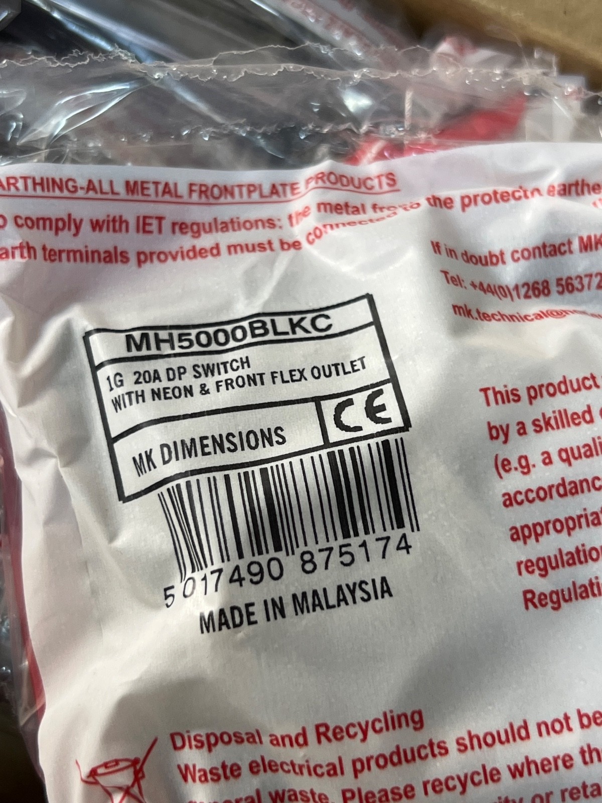 (1 Box= 10 Pcs) MK MH5000BLKC 1G 20A DP Switch W/ Nein & Front Flex Outlet