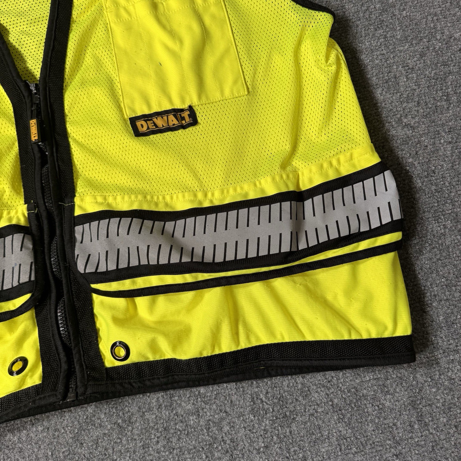 DEWALT DSV521 HEAVY DUTY Class 2 Heavy Duty Surveyor Vest 2XL Construction