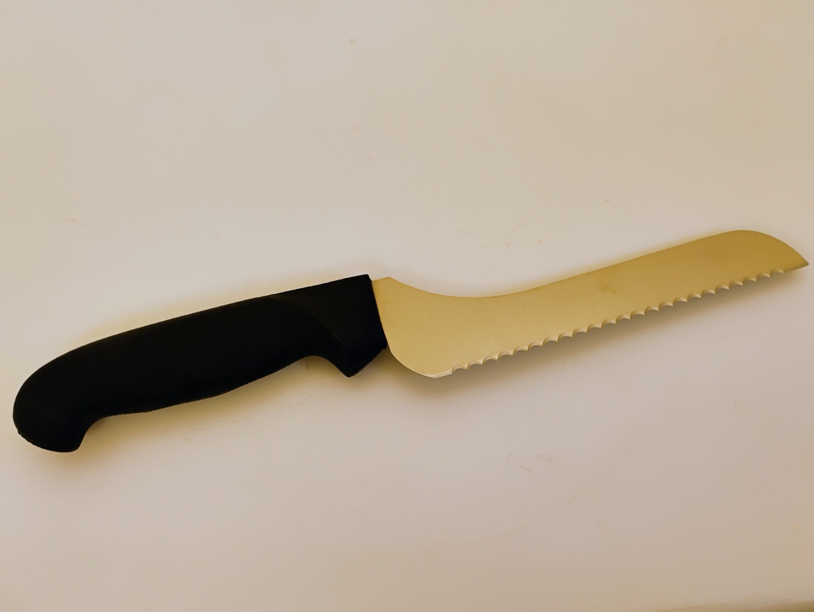Dexter USA 7 inch Offset Blade Scalloped Edge Bread Knife Black Handle SG163-7SC