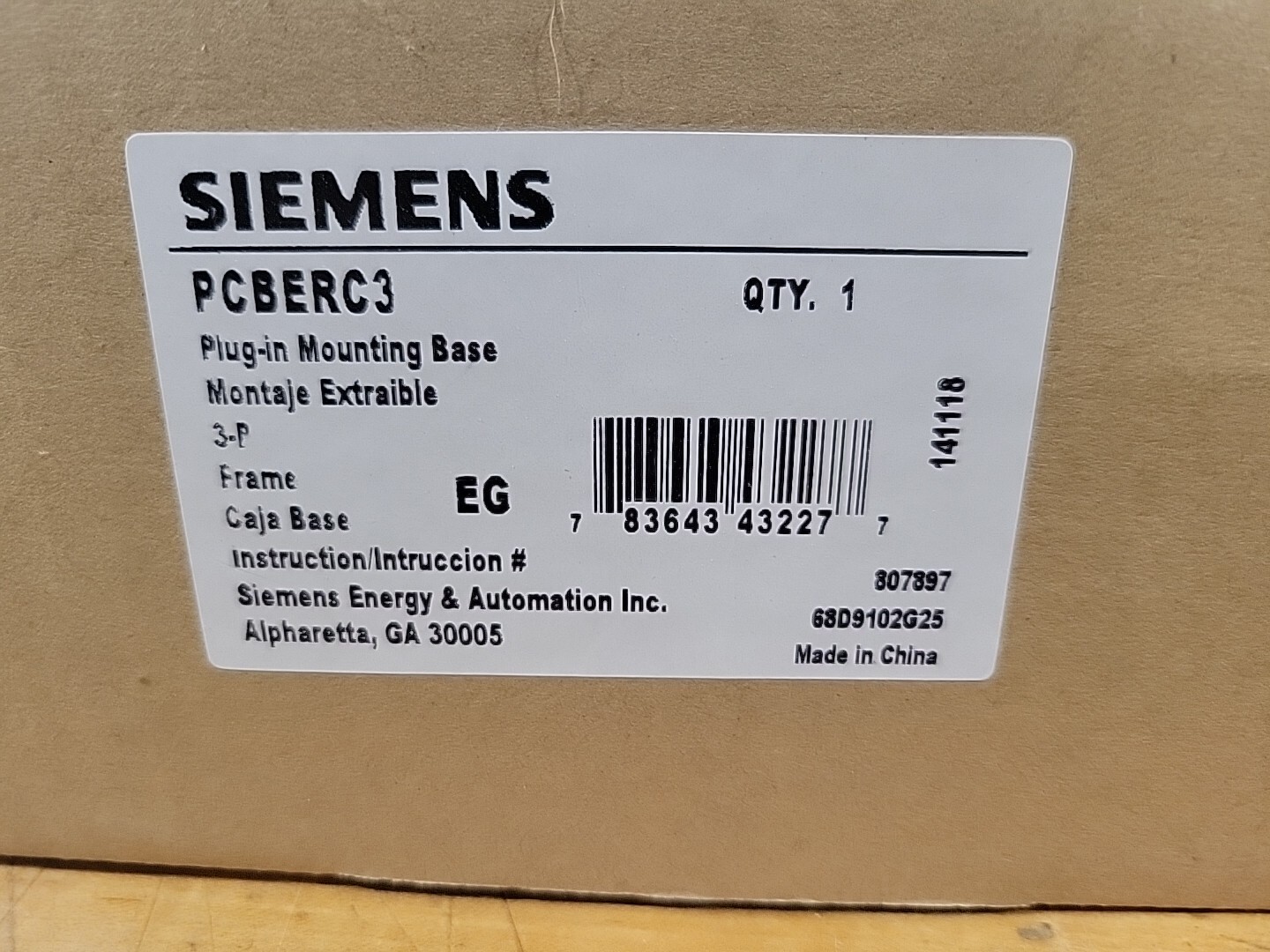 NEW IN BOX SIEMENS PCBERC3 PLUG-IN MOUNTING BASE. FAST SHIP! LOW PRICE GUARANTY