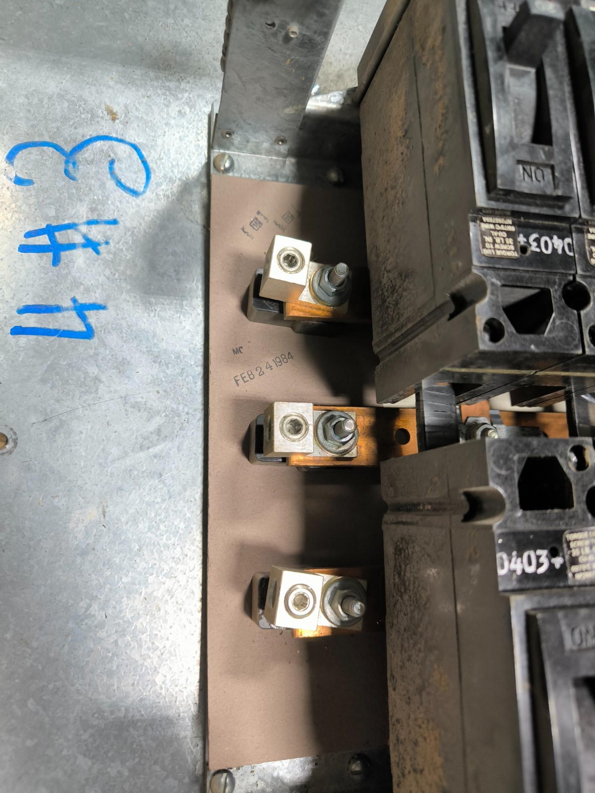 GE General Electric NHB Lug Panelboard 100 Amp 120/208V 3 PH 4W 32 Space Key