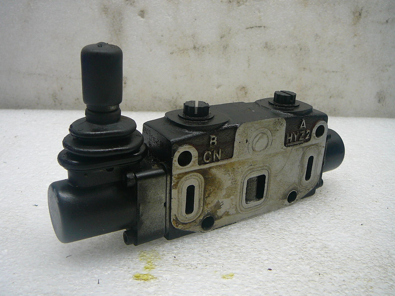 PARKER SINGLE SPOOL HYDRAULIC CONTROL VALVE B 1200 A 7204 B CN A HYZ2
