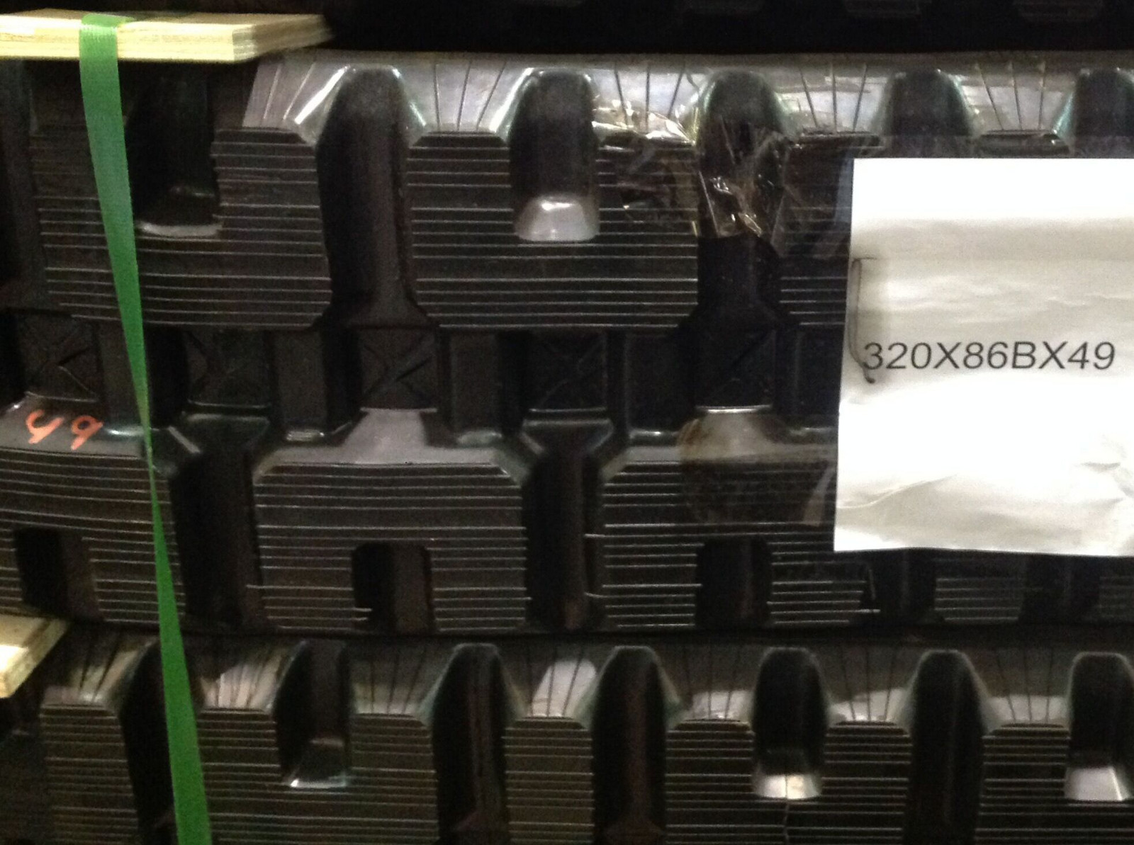 (2-Tracks) Bobcat Rubber Track T180 T190 T550 T570 T590 T595 320x86x49.